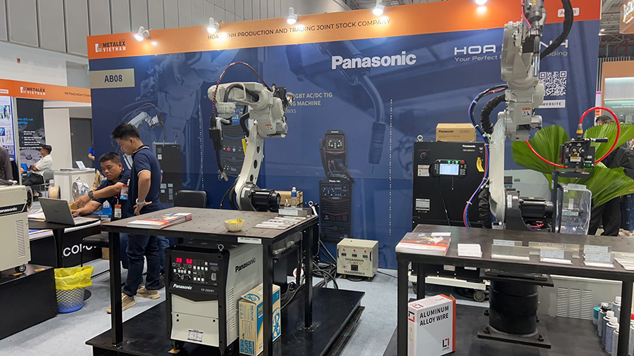 1761015866711121.jpg 2.日本松下焊接机器人.jpg