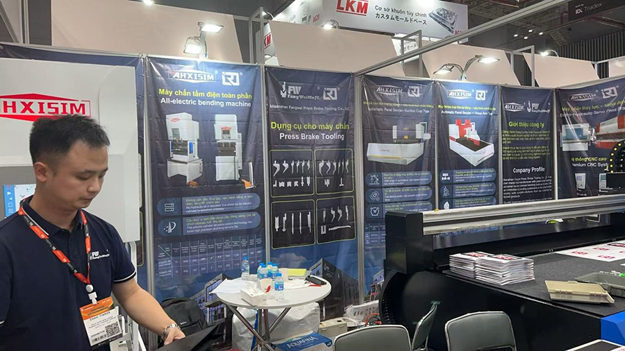 1761015949729088.jpg 9.马鞍山折弯机参展企业.jpg